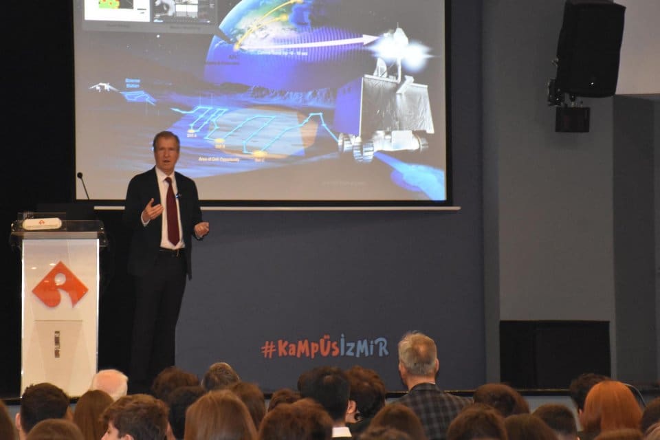 NASA'da y&ouml;r&uuml;ngesel mekanik alanında &ccedil;alışmaları bulunan ve bir s&uuml;re &ouml;nce
