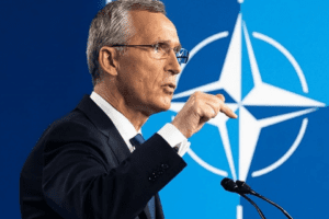 Ukrayna'daki savaş nedeniyle Rusya'yla karşı karşıya gelen NATO'nun Genel Sekreteri