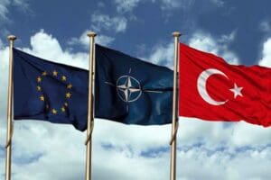 NATO ve Avrupa Birliği (AB) arasındaki işbirliğini artırmayı ama&ccedil;layan &uuml;&ccedil;&uuml;nc&uuml;