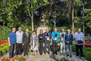 Nazım Hikmet &ouml;l&uuml;m&uuml;n&uuml;n 59. yılında K&uuml;lt&uuml;rpark&rsquo;taki heykelinin &ouml;n&uuml;nde anıldı.&nbsp; Nazım'ın