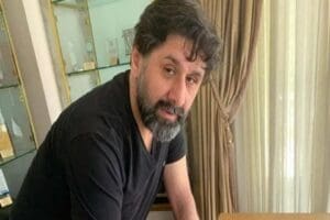 Fen Bilimleri Eğitim Kurumları kurucusu Nazmi Arıkan ve şof&ouml;r&uuml; Şerif
