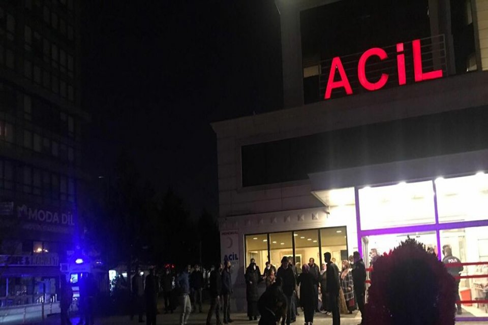 Diyarbakır'ın Kayapınar ilçesinde bir sitenin yöneticisi, site sakininin evrakını aldığı