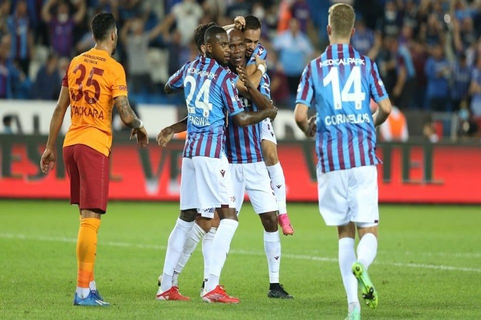 S&uuml;per Lig'in 4. haftasında Trabzonspor sahasında Galatasaray ile 2-2 berabere