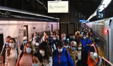 New York metrosunda silahlı saldırı: Can kayıpları var