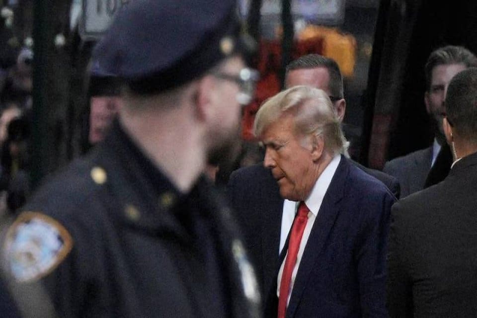 Eski ABD Başkanı Donald Trump ABD'de g&ouml;zaltına alındı. Eski ABD