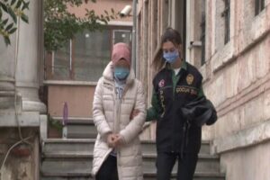 İstanbul'da &uuml;&ccedil; aylık bebeğini terk ettiği iddiasıyla tutuklanan 21 yaşındaki