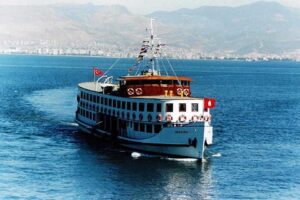 İzmir&rsquo;de deniz ulaşımının tarihi simgelerinden Bergama Vapuru, bakım ve onarım