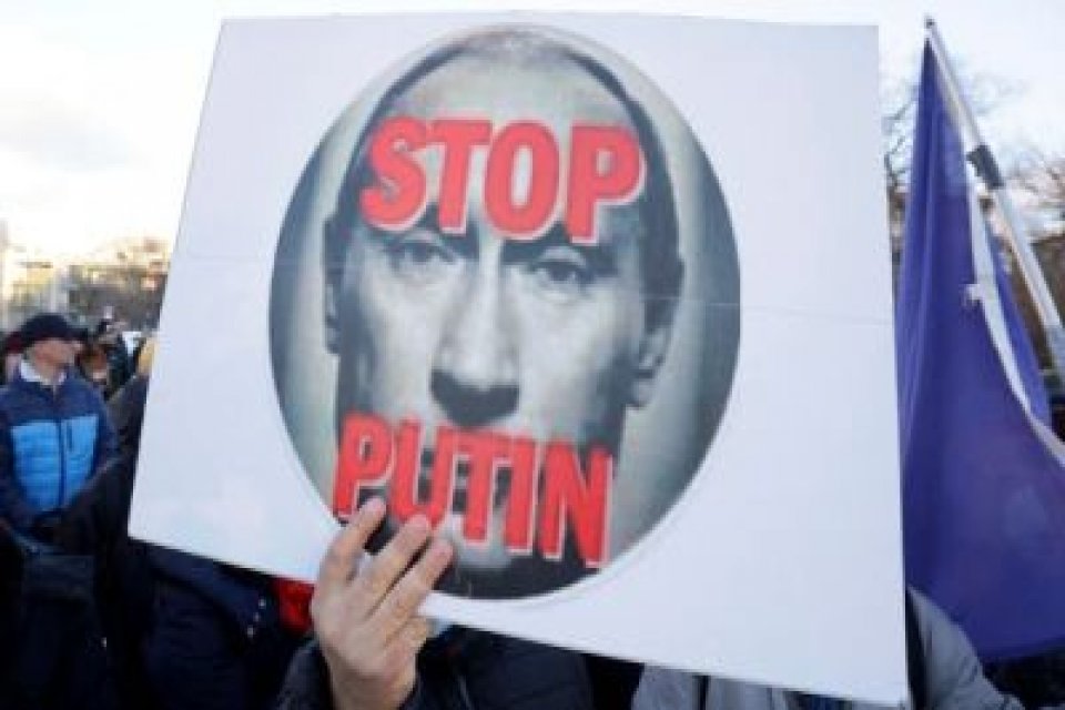 Rusya'nın uluslararası &ouml;deme sistemi Swift'ten &ccedil;ıkarılması i&ccedil;in &ccedil;ağrılar artıyor. Beyaz