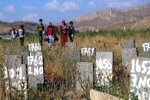 Van'a yasa dışı yollardan ge&ccedil;iş yapan g&ouml;&ccedil;menlerin bazıları &ccedil;ıktıkları bu