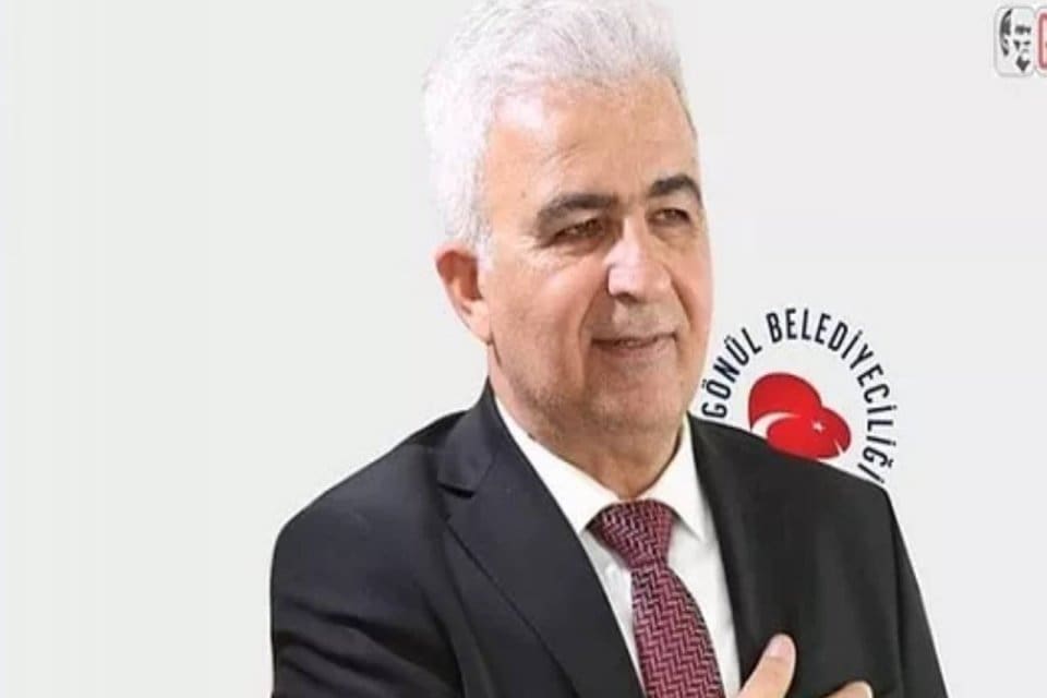 Gaziantep'in Nurdağı il&ccedil;esinde yaptığı b&uuml;t&uuml;n binalar yakılan belediye meclis &uuml;yesi