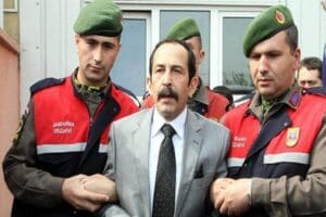 Karag&uuml;mr&uuml;k Spor Kul&uuml;b&uuml;'n&uuml;n eski başkanı Yaşar Ecim ve G&uuml;rcan Tan'a