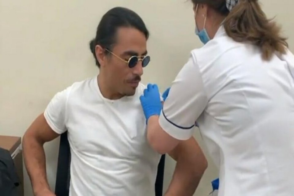 Saltbae (Tuzlama) hareketiyle tüm dünya fenomen haline gelen ünlü işletmeci