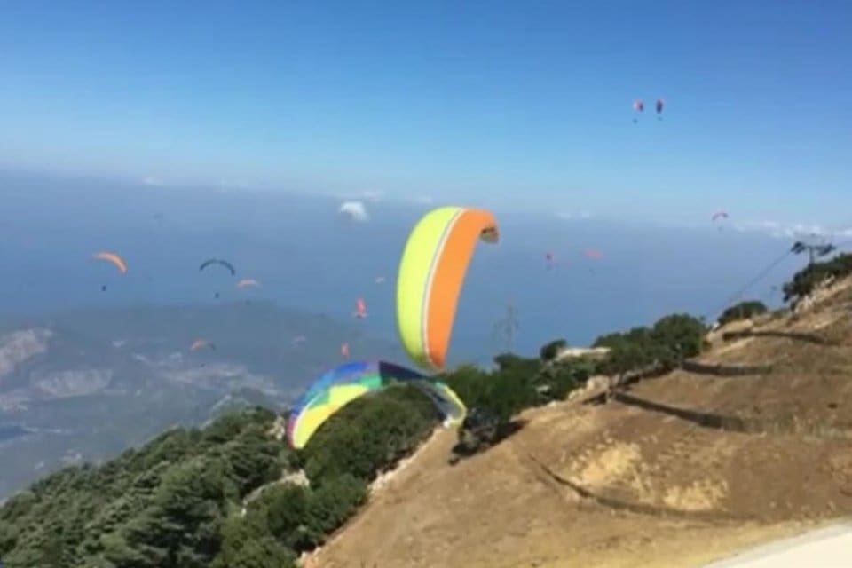 Muğla&rsquo;nın Fethiye il&ccedil;esinde kalkış sırasında &ccedil;arpışan iki yama&ccedil; paraş&uuml;t&uuml;ndeki d&ouml;rt