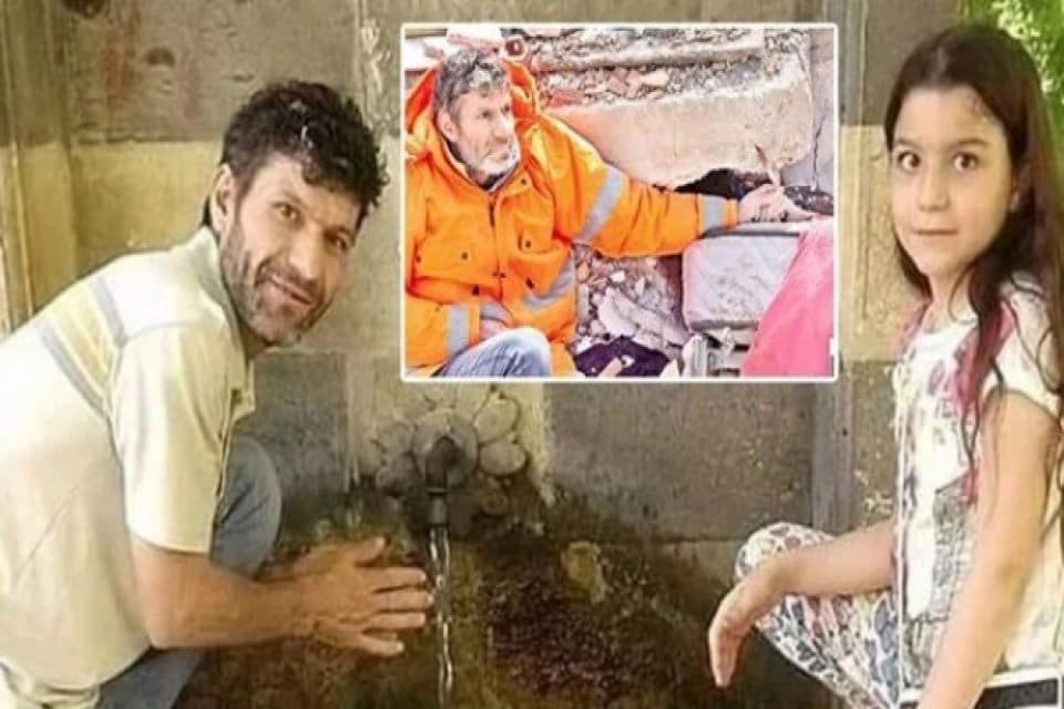Kahramanmaraş'ta enkaz altında can veren kızının elini tutarken g&ouml;r&uuml;nt&uuml;lenen baba