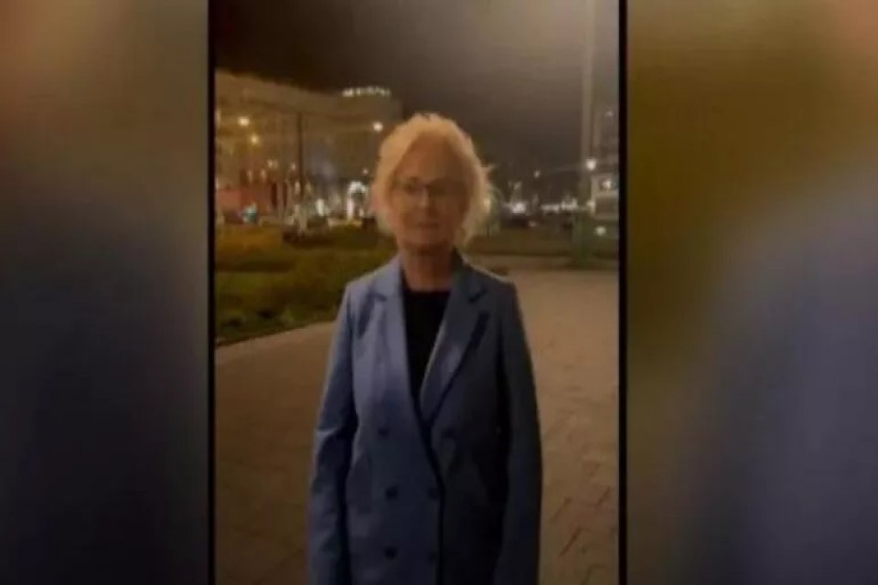 Almanya Savunma Bakanı Christine Lambrecht'in istifasını Başbakan Scholz'a verdiği &ouml;ğrenildi.