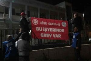&Ccedil;iğli Belediyesi iş&ccedil;ileri toplu s&ouml;zleşmede (TİS) anlaşma sağlanamadığı i&ccedil;in greve