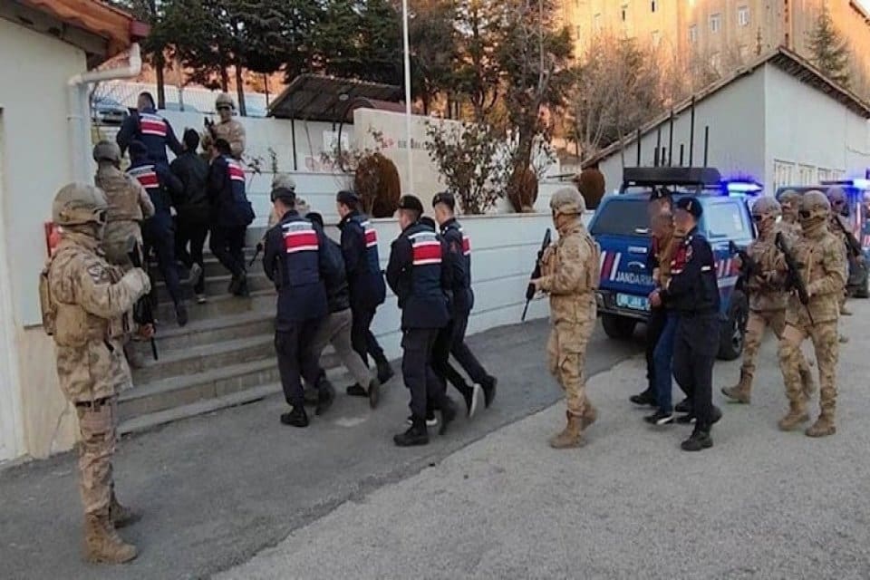 Yozgat'ta, yasa dışı yollarla &uuml;lkeye girdiği belirlenen 7 ter&ouml;r &ouml;rg&uuml;t&uuml;