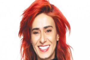 Sokakta yaşayan k&ouml;peklere ilişkin paylaşımı nedeniyle tepki &ccedil;eken Yıldız Tilbe,