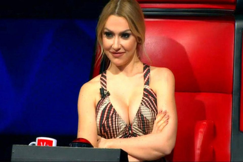 Hadise'nin ayrılacağını a&ccedil;ıkladığı &lsquo;O Ses T&uuml;rkiye' j&uuml;ri koltuğu i&ccedil;in Acun