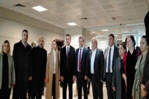 İ&ccedil;işleri Bakanlığı'nca Menderes Belediyesi'ne y&ouml;nelik yapılan operasyon sonrasında belediye başkanı