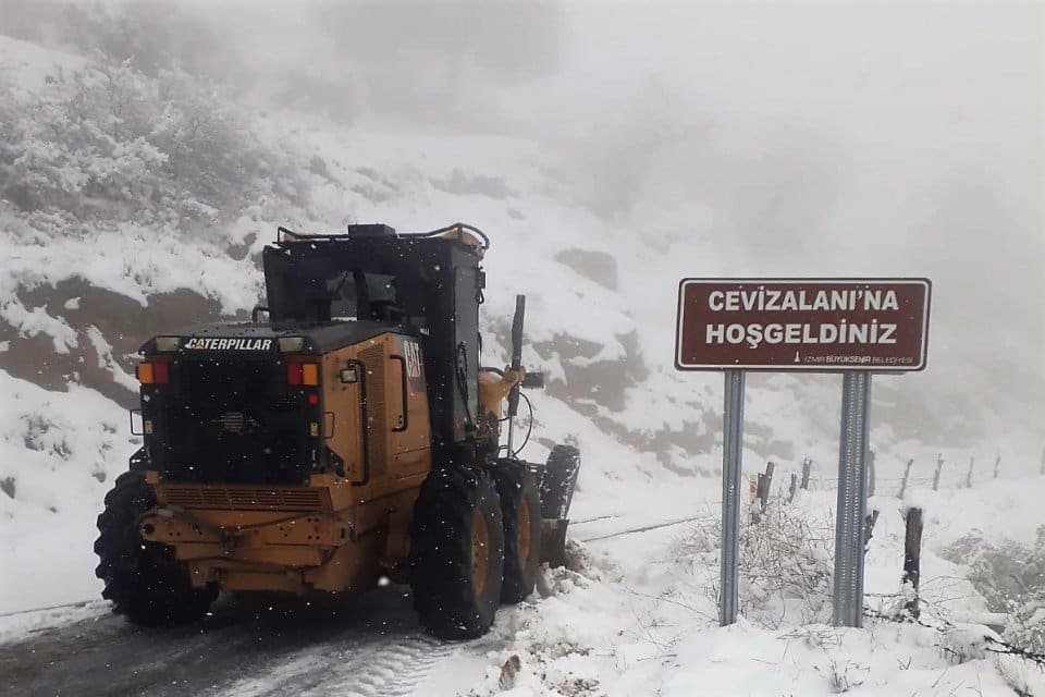 İzmir&rsquo;i etkisi altına alan soğuk ve yağışlı hava K&uuml;&ccedil;&uuml;k Menderes
