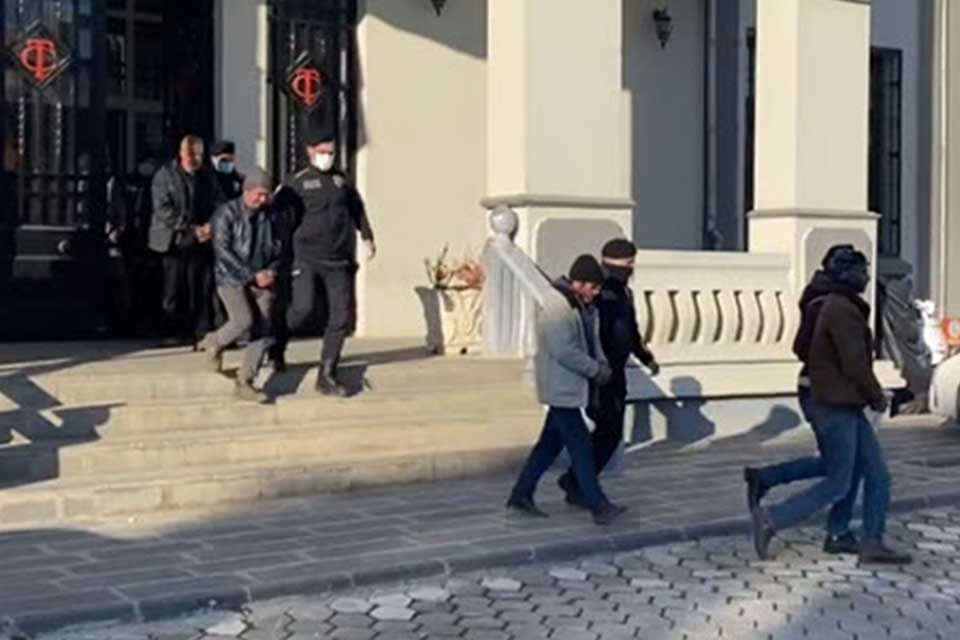 İzmir'in &Ouml;demiş il&ccedil;esinde, polis ekipleri ka&ccedil;ak kazı yaptığı belirlenen tarihi