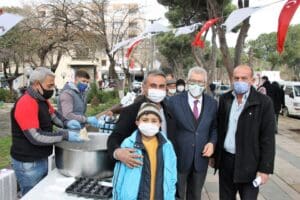 &Ouml;demiş&rsquo;te &Ccedil;anakkale Zaferi&rsquo;nin 106. yıl d&ouml;n&uuml;m&uuml;nde şehitler anısına tavuklu pilav
