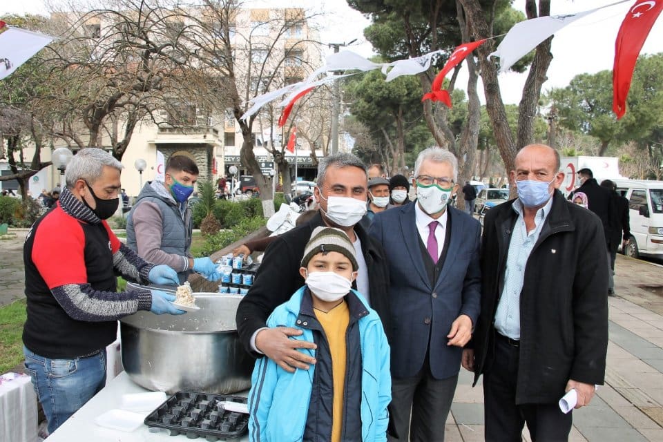 &Ouml;demiş&rsquo;te &Ccedil;anakkale Zaferi&rsquo;nin 106. yıl d&ouml;n&uuml;m&uuml;nde şehitler anısına tavuklu pilav