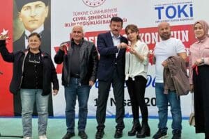 İzmir'in &Ouml;demiş il&ccedil;esinde TOKİ&nbsp;tarafından yapılan 468 konutun anahtarı hak sahiplerine