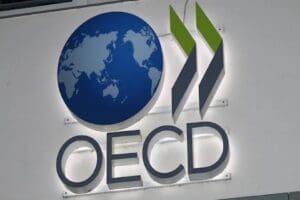 2023'te T&uuml;rkiye ekonomisinin yavaşlamasını ve enflasyonun y&uuml;zde 40'ın &uuml;zerinde kalmaya