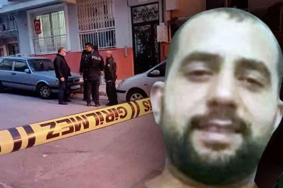 İZMİR'in Buca il&ccedil;esinde &ccedil;ocuklarının g&uuml;r&uuml;lt&uuml; yaptığını iddia ettiği Adem Ateş'i