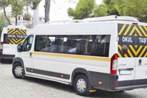 Art arda gelen akaryakıt zamlarının ardından öğrenci servislerine yüzde 40