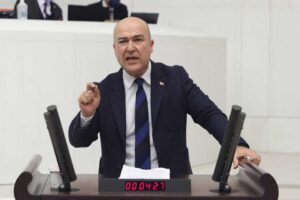 CHP İzmir Milletvekili Murat Bakan, dün gece Meclis’te kabul edilen