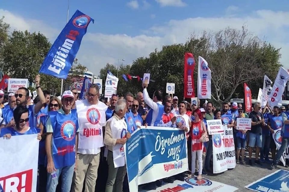 &Ouml;ğretmenlik Meslek Kanunu'nun sorunlara &ccedil;&ouml;z&uuml;m getirmediğini belirten Eğitim-İş, 14 Ekim