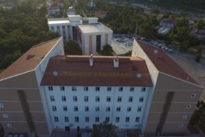 Antalya'da Göynük Fen Lisesi'nde 11 öğrenci, koronavirüse yakalandı. Okul pansiyonunda
