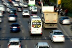 İçişleri Bakanlığı, okul servis araçlarında 12 yaştan küçük olma zorunluluğunu,