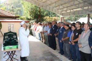 Muğla'nın Marmaris il&ccedil;esinde, yolun karşısına ge&ccedil;meye &ccedil;alışırken kamyonetin &ccedil;arpmasıyla hayatını