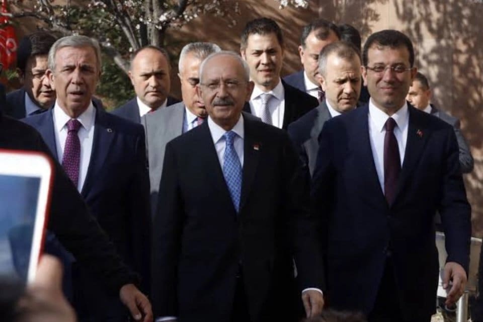 CHP'li b&uuml;y&uuml;kşehir belediye başkanlarının, Genel Başkan Kemal Kılı&ccedil;daroğlu ile g&ouml;r&uuml;şmesi
