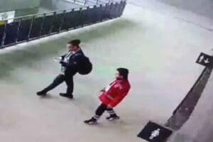 İzmir'de d&uuml;n oynanan G&ouml;ztepe- Altay ma&ccedil;ının da bir taraftarın korner