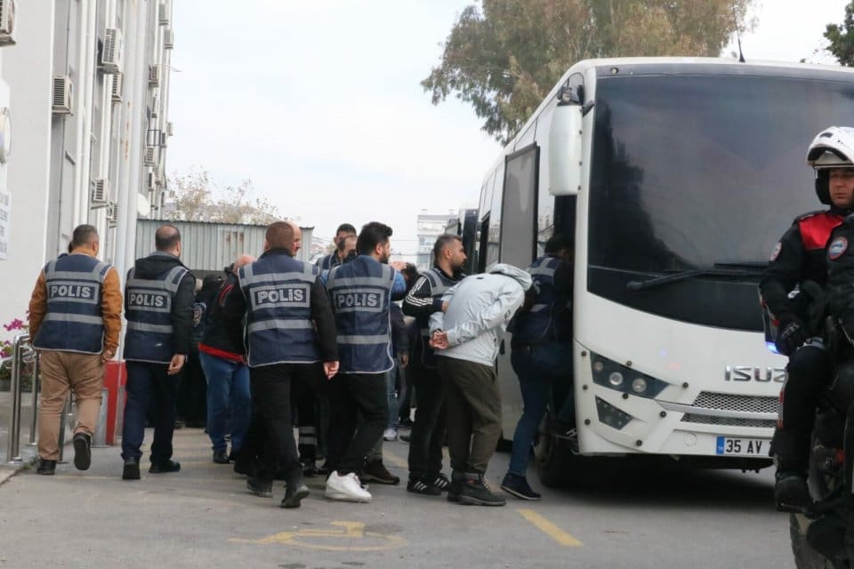 İzmir&rsquo;de G&ouml;ztepe ile Altay arasındaki ma&ccedil;ta &ccedil;ıkan olaylar sebebiyle g&ouml;zaltına