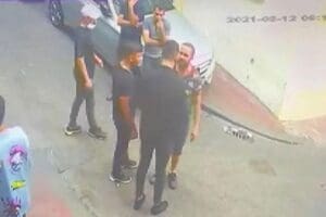 İstanbul Beyoğlu'nda bodyguard olarak &ccedil;alıştığı gece kul&uuml;b&uuml; &ouml;n&uuml;nde tartıştığı Murat