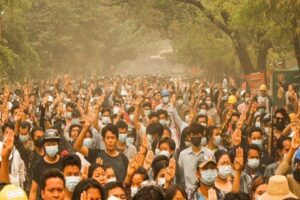 Myanmar'da askeri darbe ve seçilmiş hükümet üyelerinin gözaltına alınmasına karşı