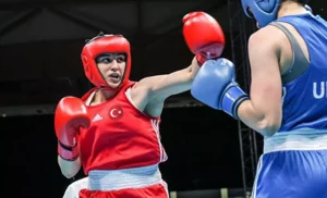 Boksta kadınlar 69 kiloda Busenaz S&uuml;rmeneli, Polonyalı Karolina Koszewska'yı mağlup