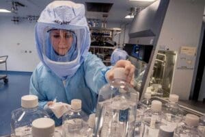 Corona vir&uuml;s&uuml;n Omicron varyantının ilk kez tespit edildiği G&uuml;ney Afrika'da
