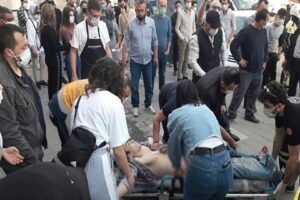 K&uuml;tahya'da "omuz atma" meselesi y&uuml;z&uuml;nden &ccedil;ıktığı iddia edilen kavgada bı&ccedil;aklanarak