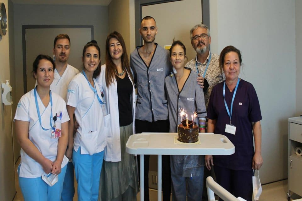 İzmir&rsquo;de makineye bağımlı yaşayan diyaliz hastası G&uuml;liz Avcı Baykuş (26),