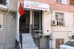 Edirne&rsquo;de corona vir&uuml;se yakalanan kızına ila&ccedil; yazdırmak i&ccedil;in gittiği sağlık