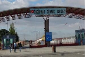 Kilis'teki &Ouml;nc&uuml;pınar Sınır Kapısı b&ouml;lgesine, Suriye'nin kuzeyinden ter&ouml;ristlerce roket atılması