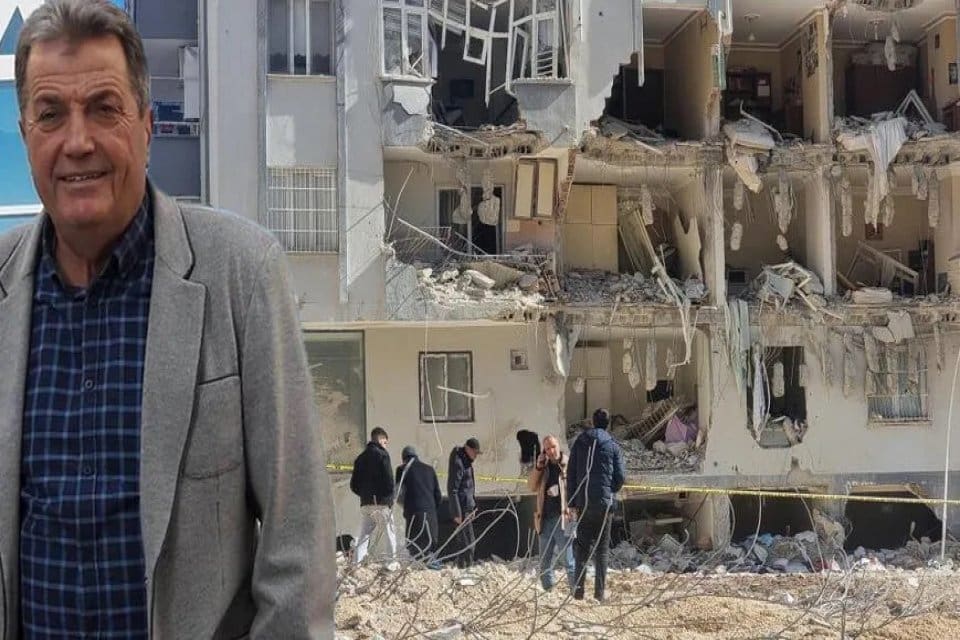 Adana&rsquo;da Hasan Alparg&uuml;n Apartmanı'nda yakınlarını kaybeden vatandaşlar, bina m&uuml;teahhidin ka&ccedil;tığı