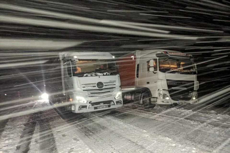 Ardahan ile Artvin&rsquo;in Şavşat il&ccedil;esini birbirine bağlayan Sahara Ge&ccedil;idi&rsquo;nde etkili